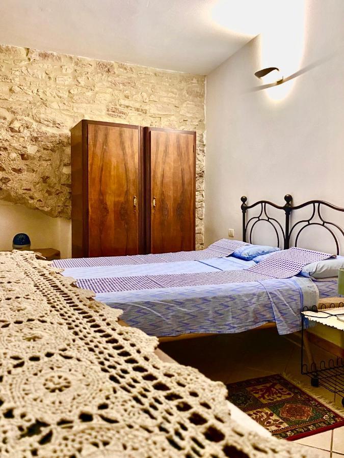 Assisi Anfiteatro Romano Ngoại thất bức ảnh